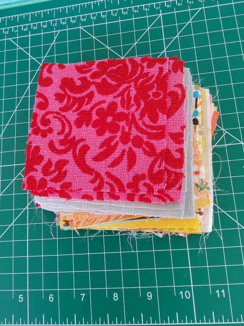 Fabric Destash Bundle, Quilting Squares, Vintage Fabric Scraps, Sewing - Picture 9 of 9